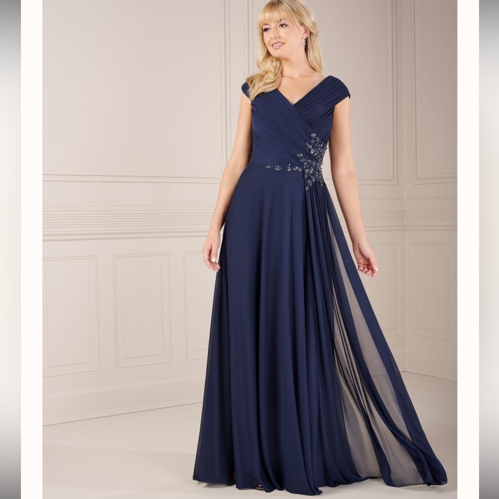 Camille La Vi Evening Dress. - Picture 3 of 12